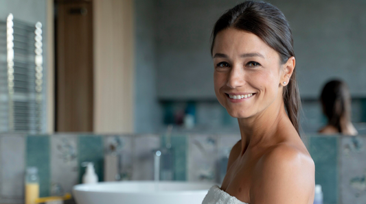 woman in bathroom_happy_Apotekarica